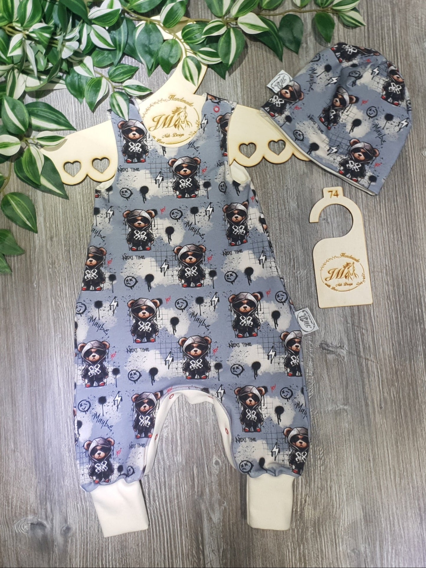 Sofortkauf - Set: Strampler Größe 74 und Beanie KU 46 - 48