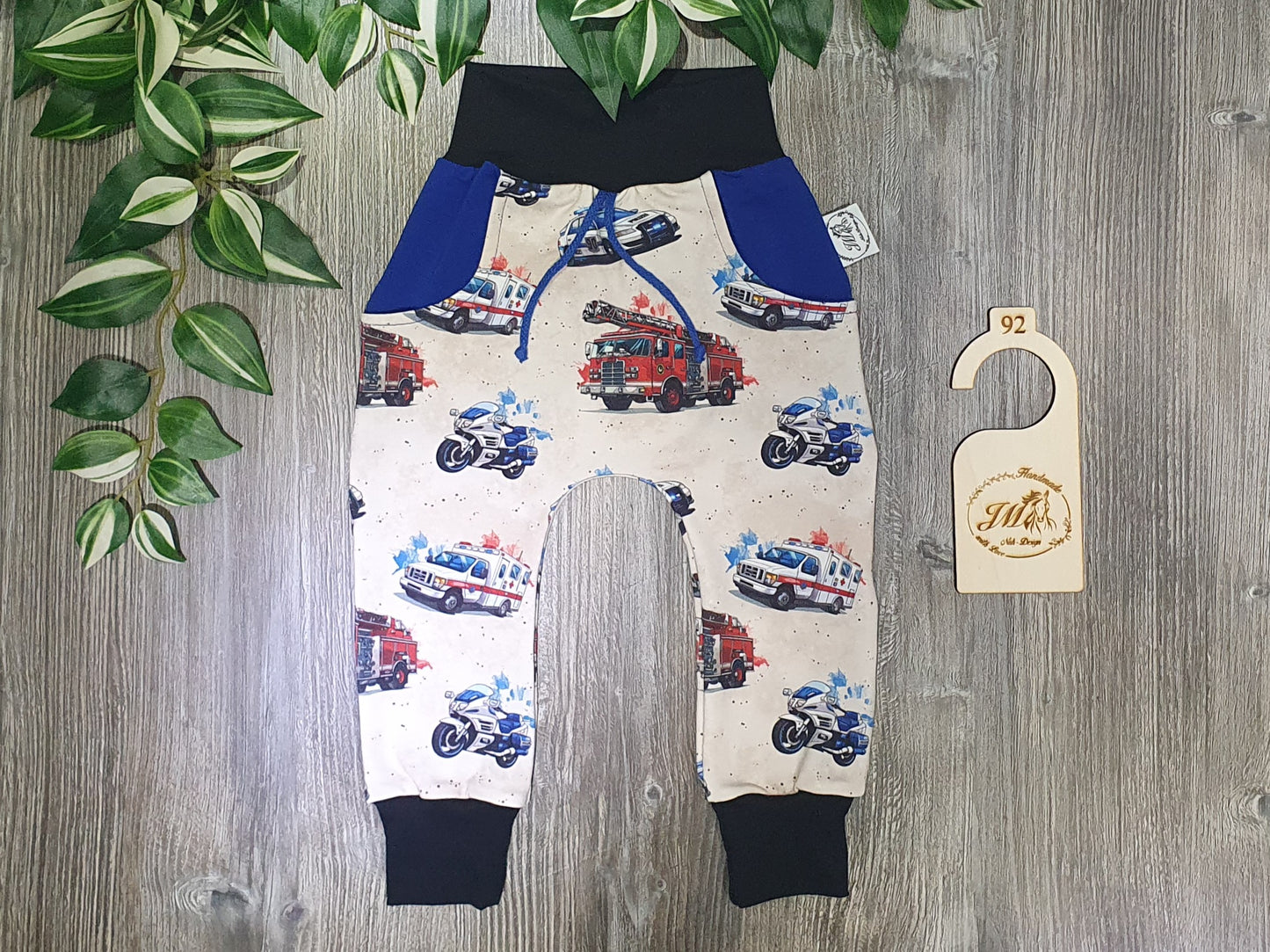 Sofortkauf - Set: Kragenpullover und Pumphose Größe 92