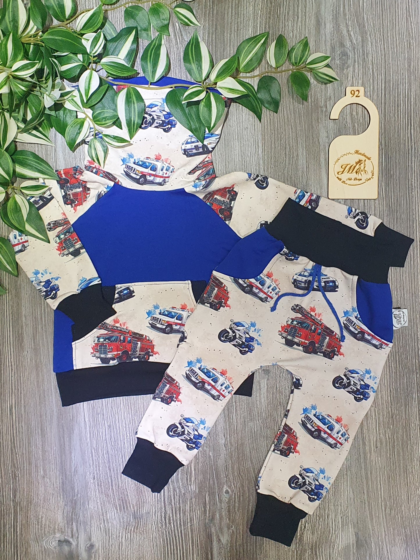 Sofortkauf - Set: Kragenpullover und Pumphose Größe 92